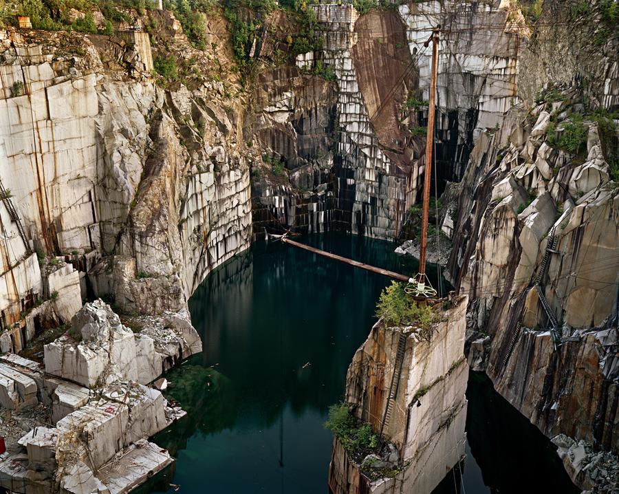 Photograph by Edward Burtynsky. Image of of an abandoned section in Wells-Lamson Quarry.