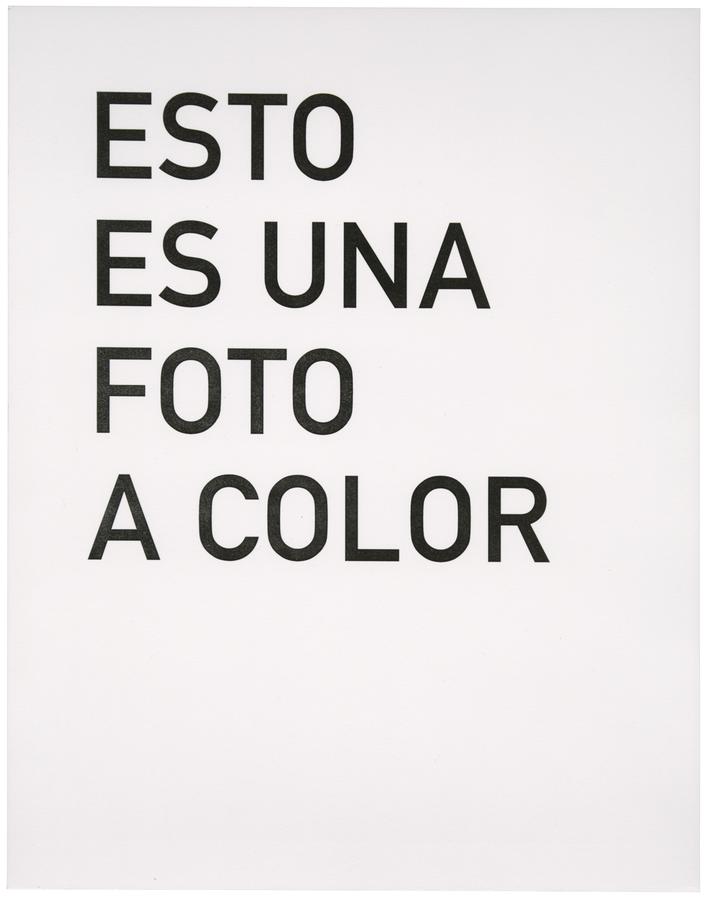 Blank page reading "ESTO ES UNA FOTO A COLOR"