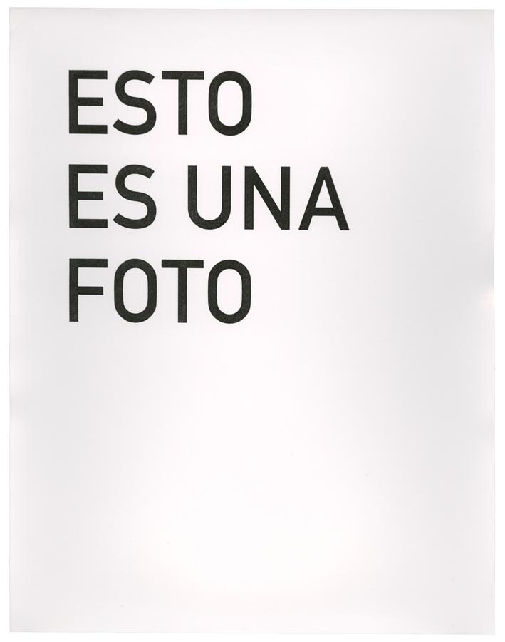 Blank page reading "ESTO ES UNA FOTO"