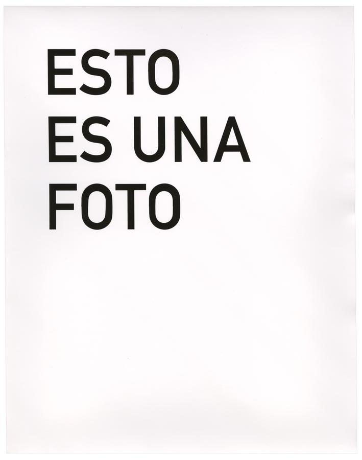 Blank page reading "ESTO ES UNA FOTO"