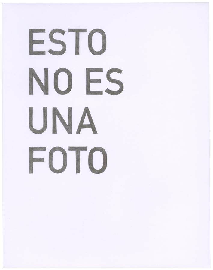 Blank page reading "ESTO NO ES UNA FOTO"